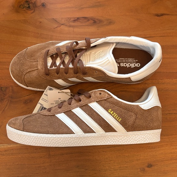 NWT Adidas Gazelle Brown and White Suede Sneakers Size 6.5 - Picture 1 of 5